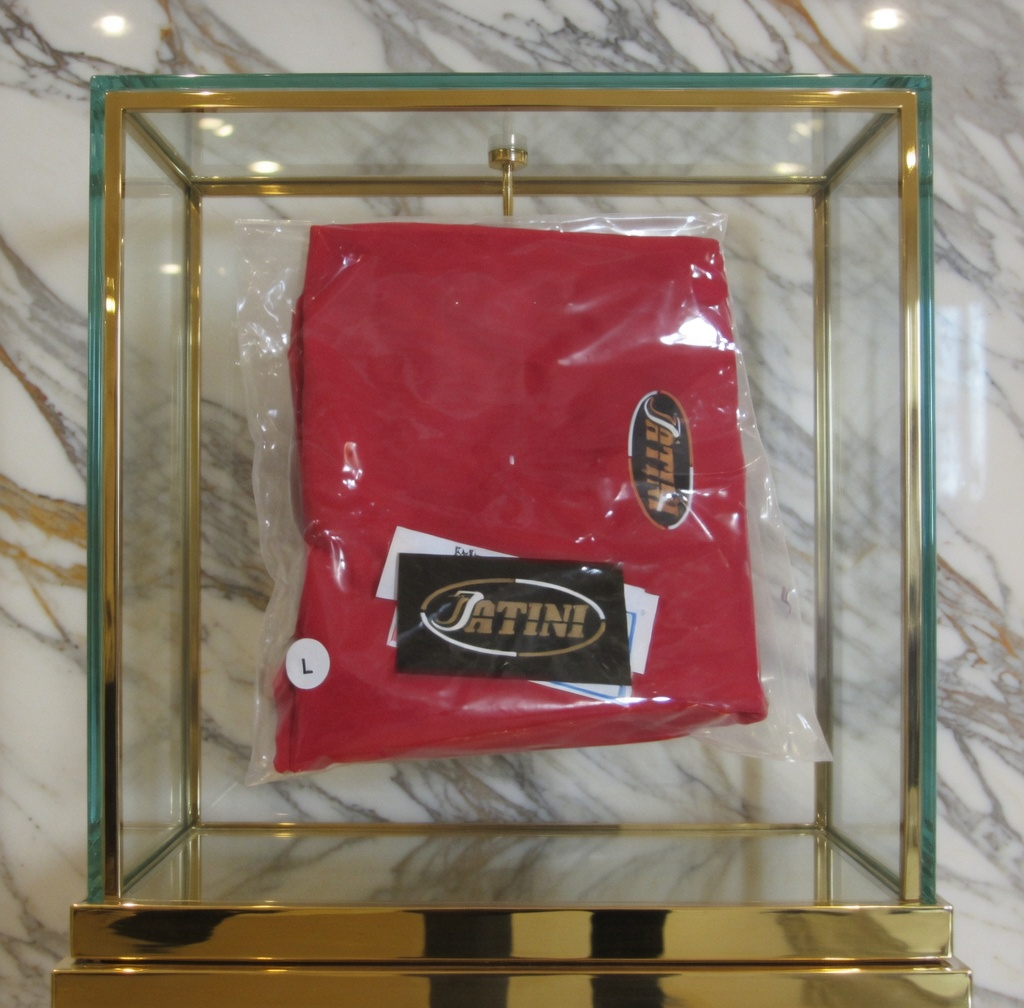 JATINI ONE OF ONE CLASSIC TEE. SIZE-LARGE
