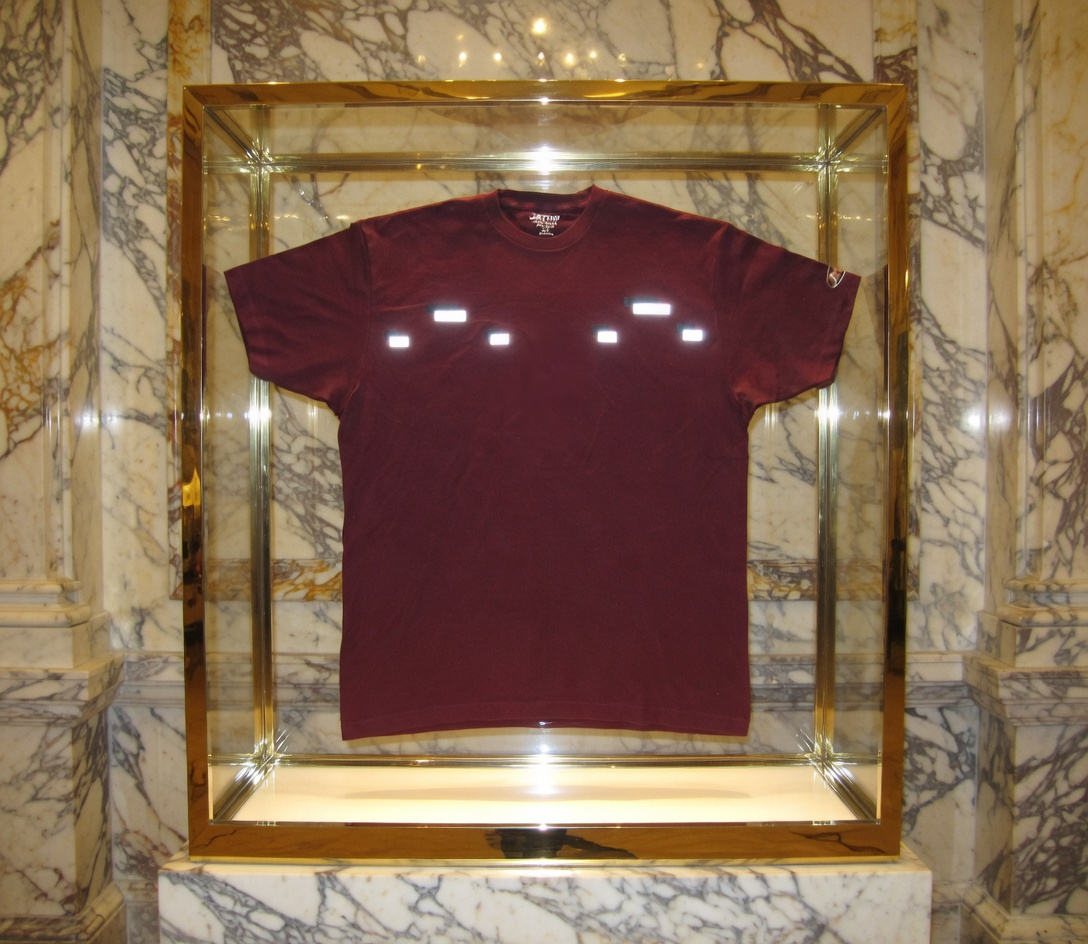 JATINI ONE OF ONE REFLECTIVE TEE. SIZE 2X-LARGE