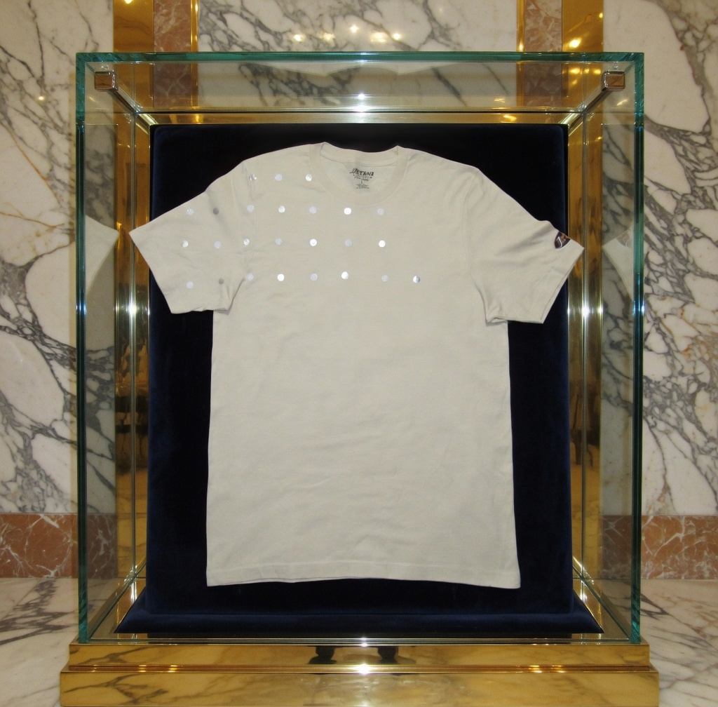 JATINI ONE OF ONE SILVER TEE. SIZE-LARGE