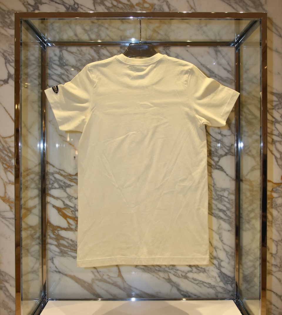 JATINI ONE OF ONE CLASSIC TEE. SIZE-SMALL