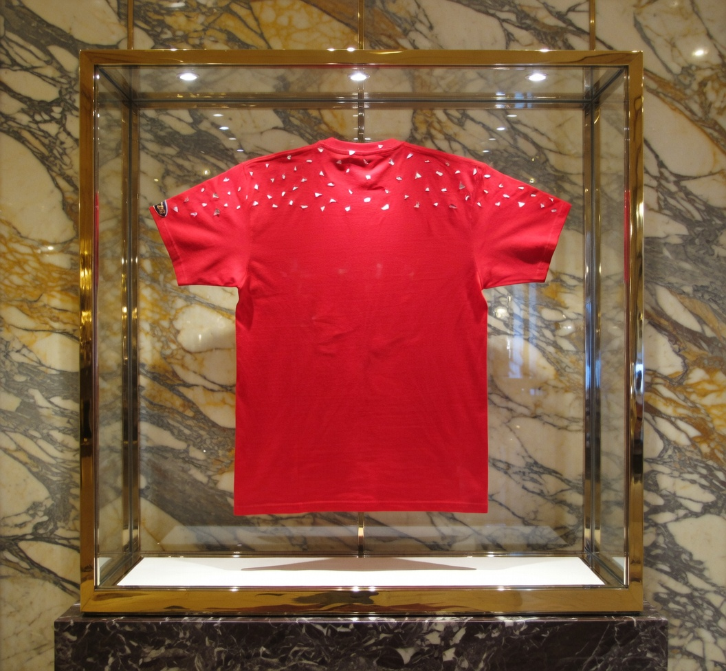 JATINI ONE OF ONE REFLECTIVE TEE. SIZE-LARGE