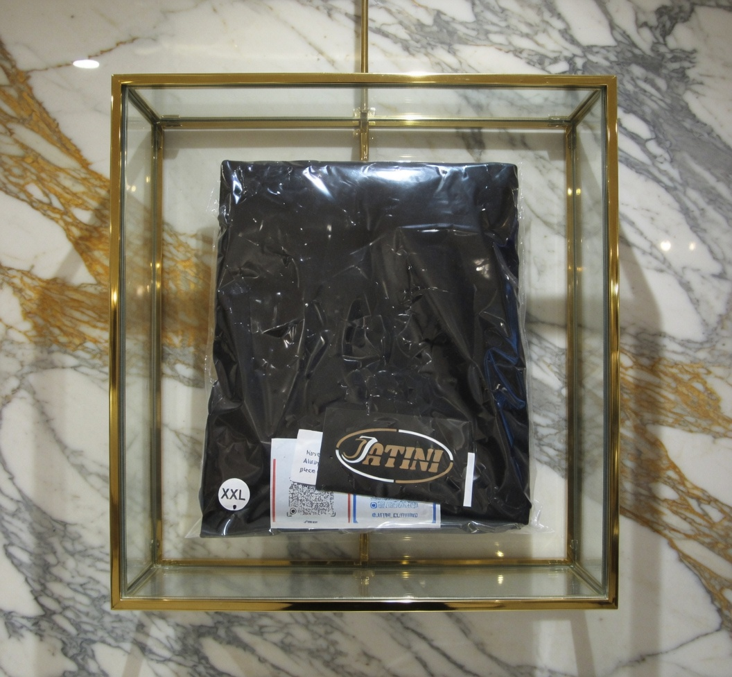 JATINI ONE OF ONE CLASSIC TEE. SIZE 2X-LARGE