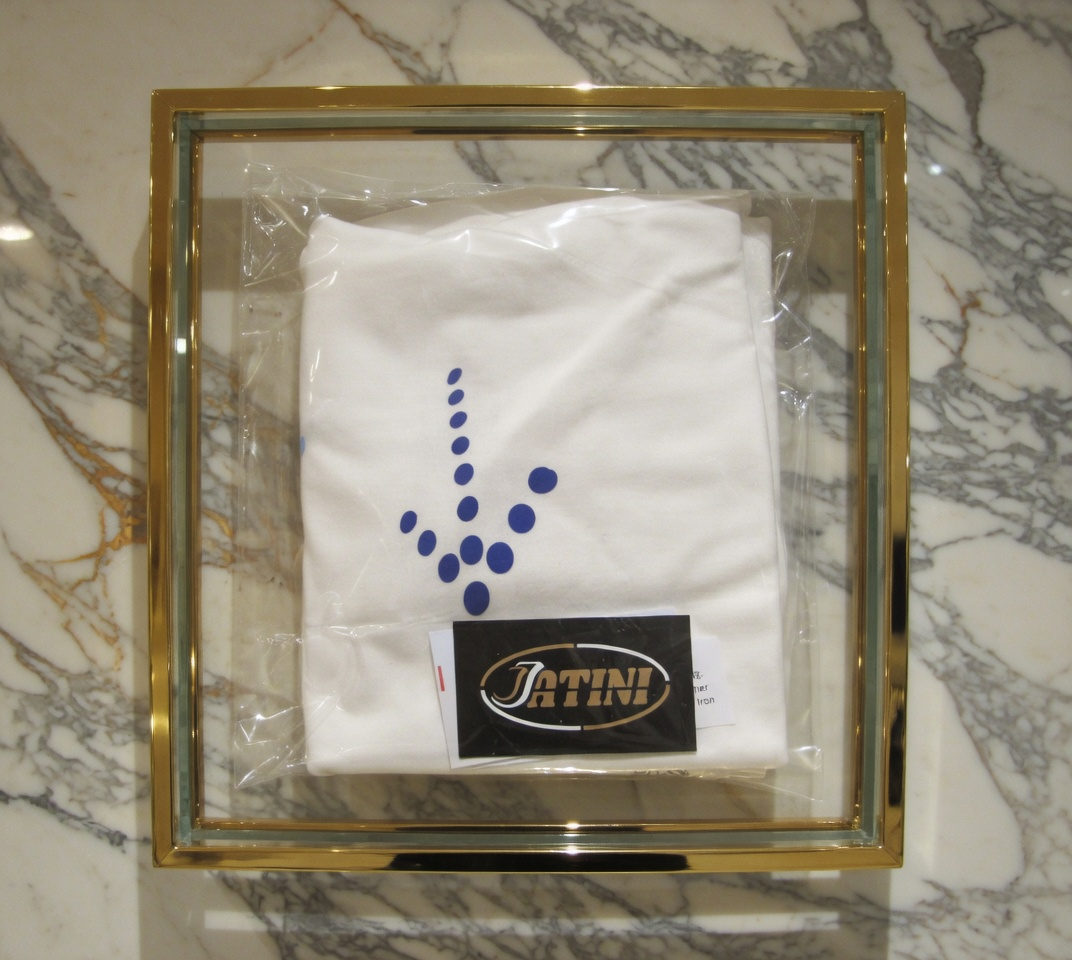 JATINI ONE OF ONE CLASSIC TEE. SIZE-SMALL