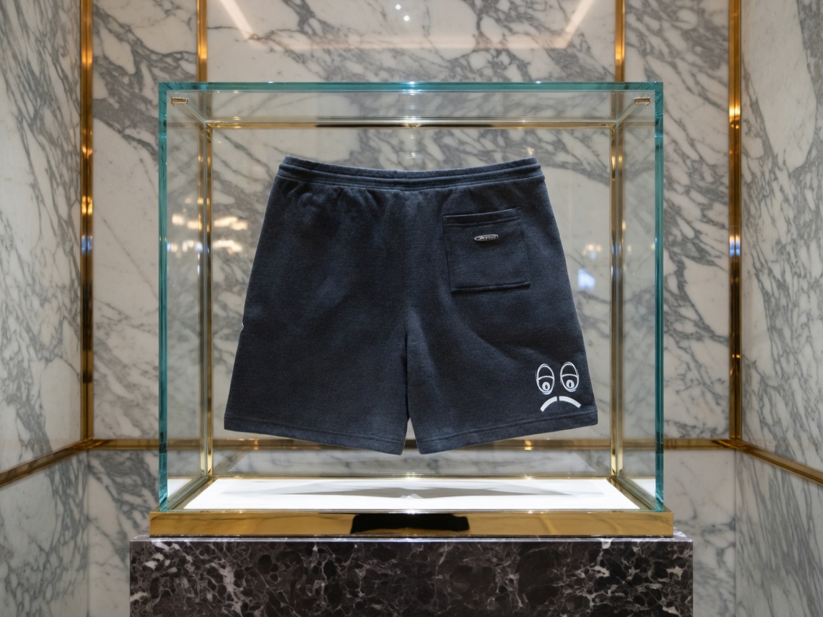 JATINI ONE OF ONE SHORTS. SIZE 2-XLARGE
