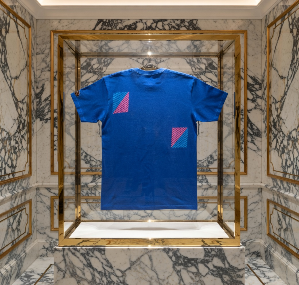 JATINI ONE OF ONE NEON TEE. SIZE-MEDIUM
