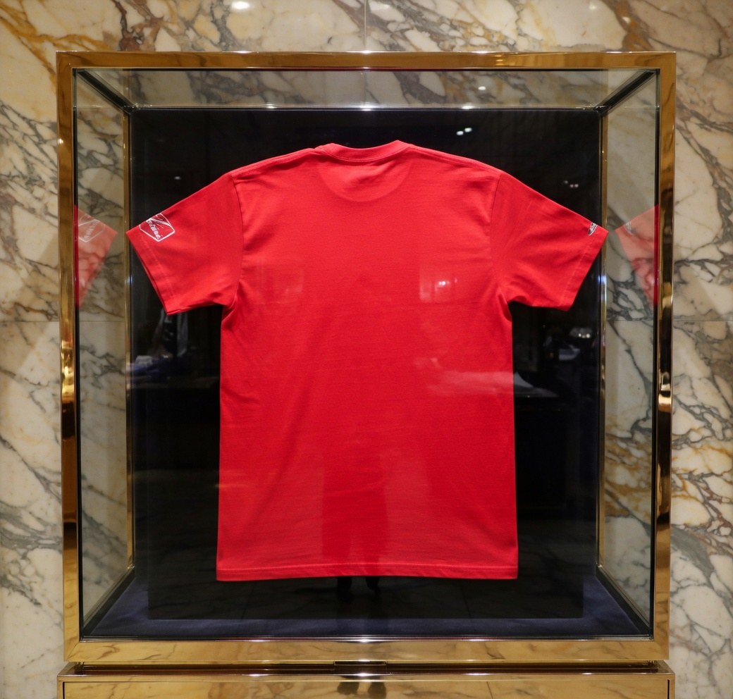 JATINI ONE OF ONE REFLECTIVE TEE. SIZE-MEDIUM