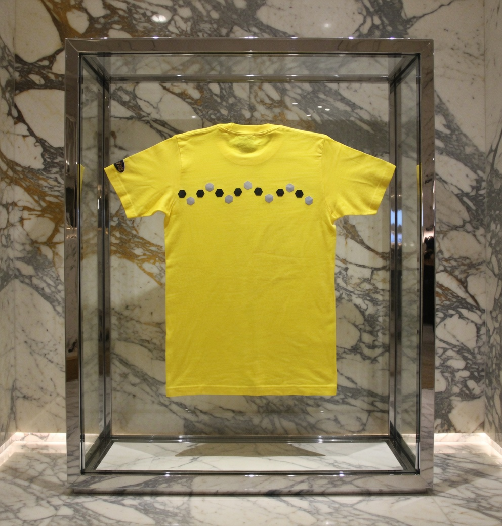 JATINI ONE OF ONE REFLECTIVE TEE. SIZE.-SMALL