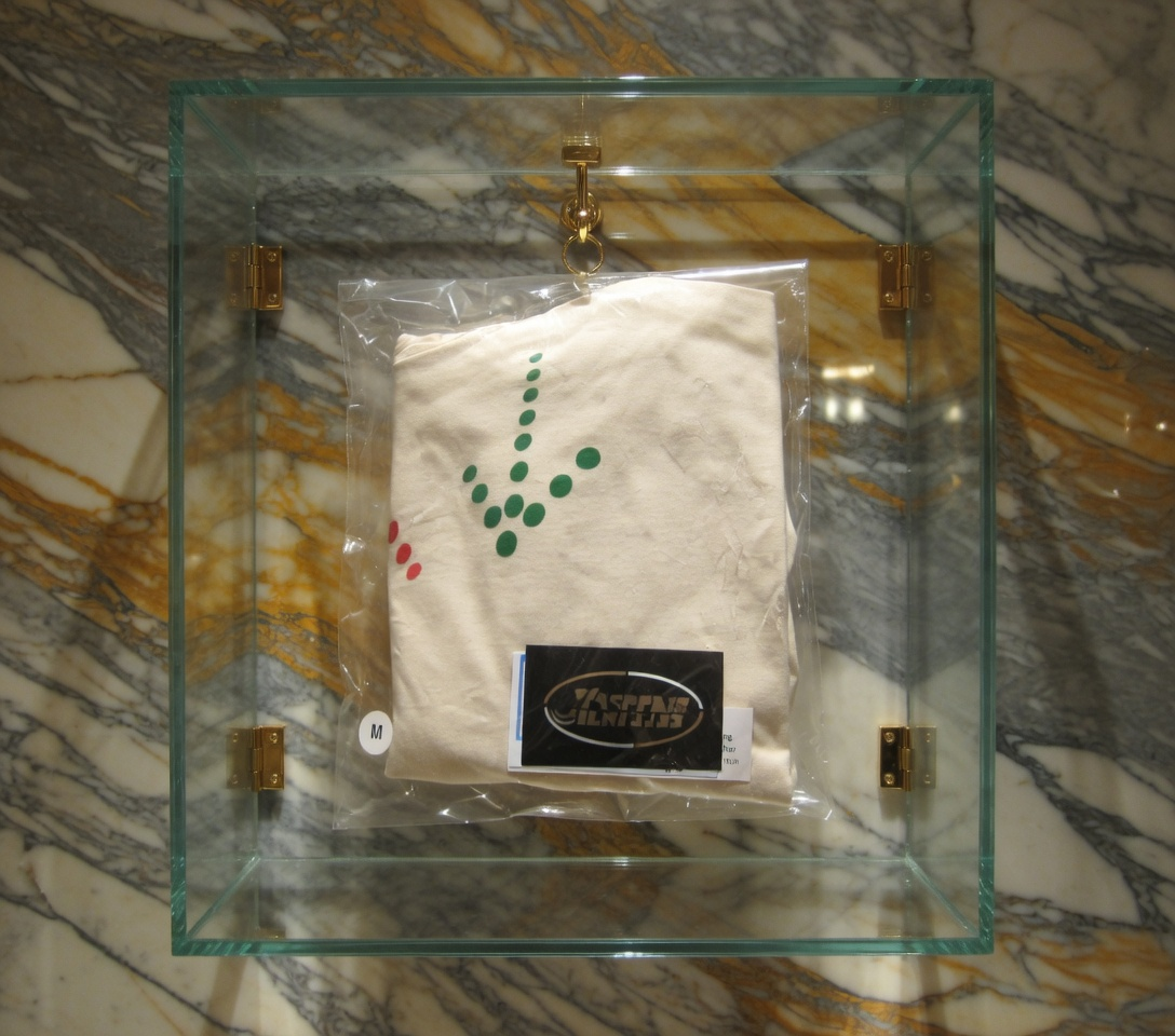 JATINI ONE OF ONE CLASSIC TEE. SIZE-MEDIUM