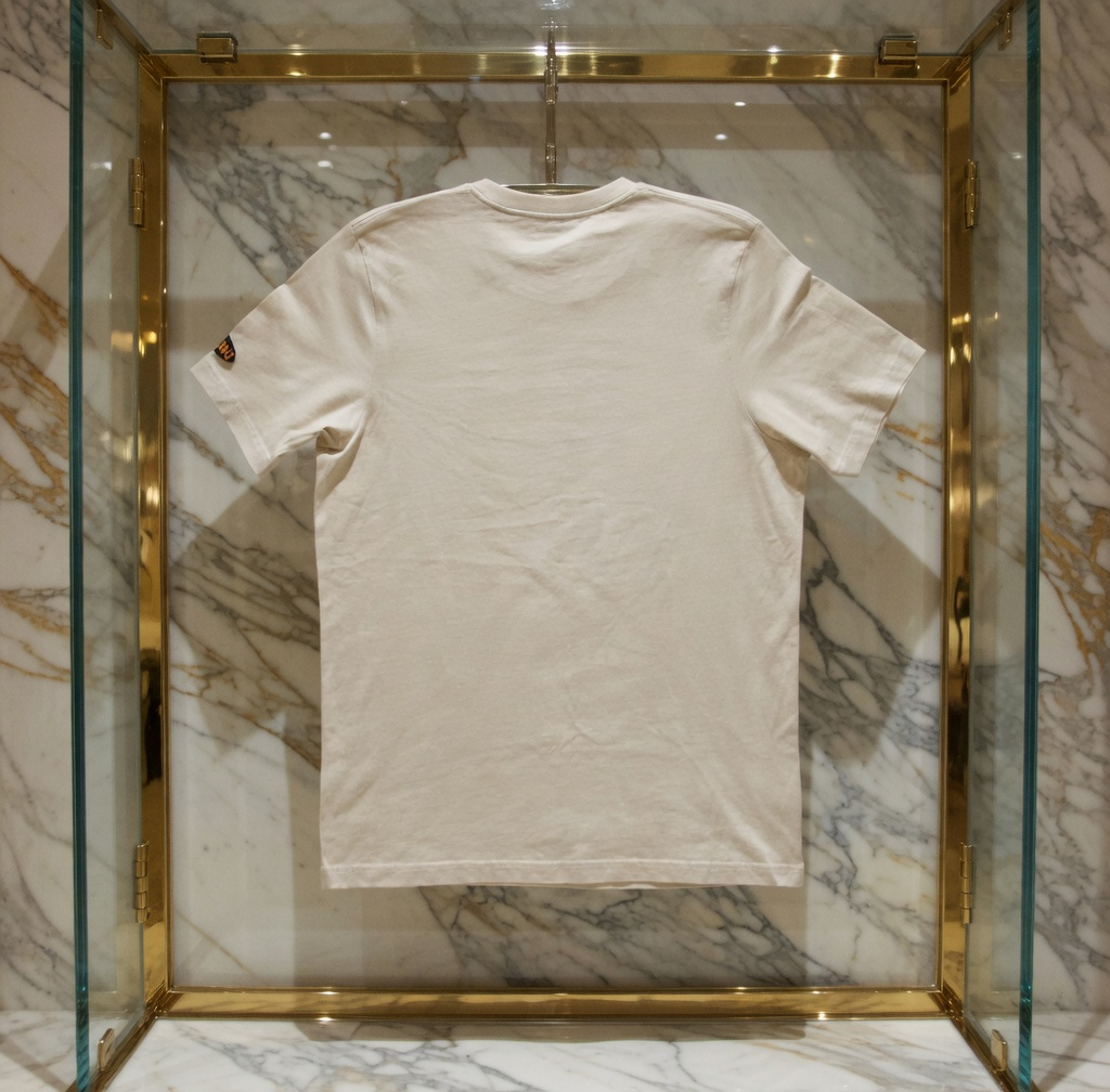 JATINI ONE OF ONE CLASSIC TEE. SIZE-LARGE