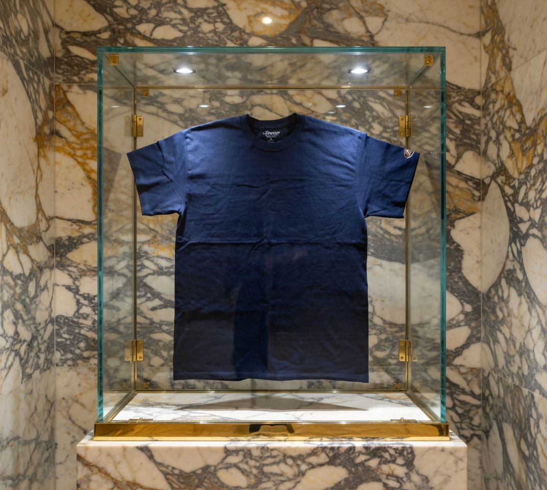 JATINI ONE OF ONE CLASSIC TEE. SIZE-LARGE