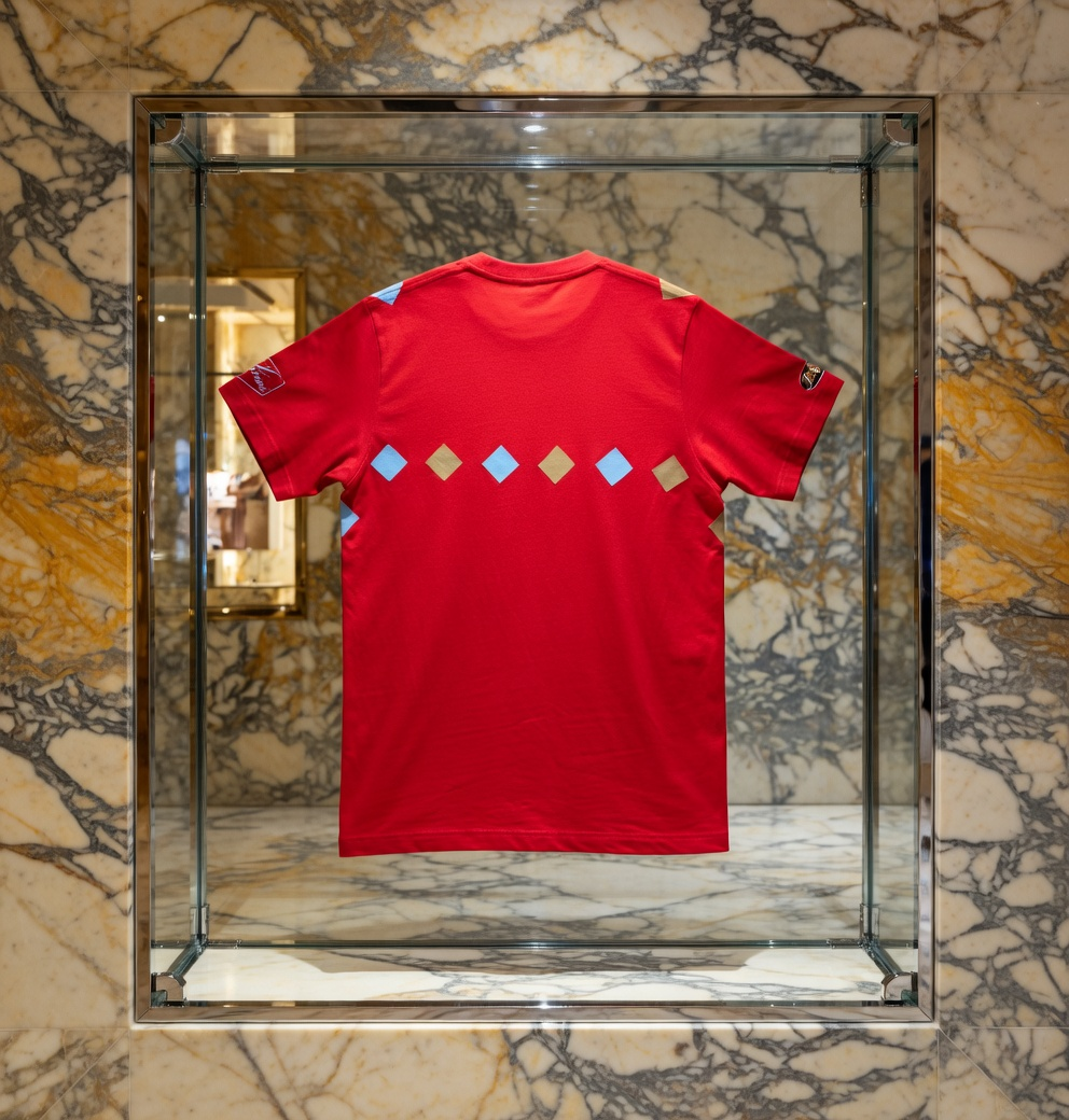 JATINI ONE OF ONE SIGNATURE TEE. SIZE-MEDIUM