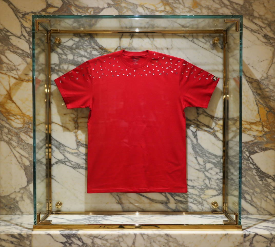 JATINI ONE OF ONE REFLECTIVE TEE. SIZE-LARGE