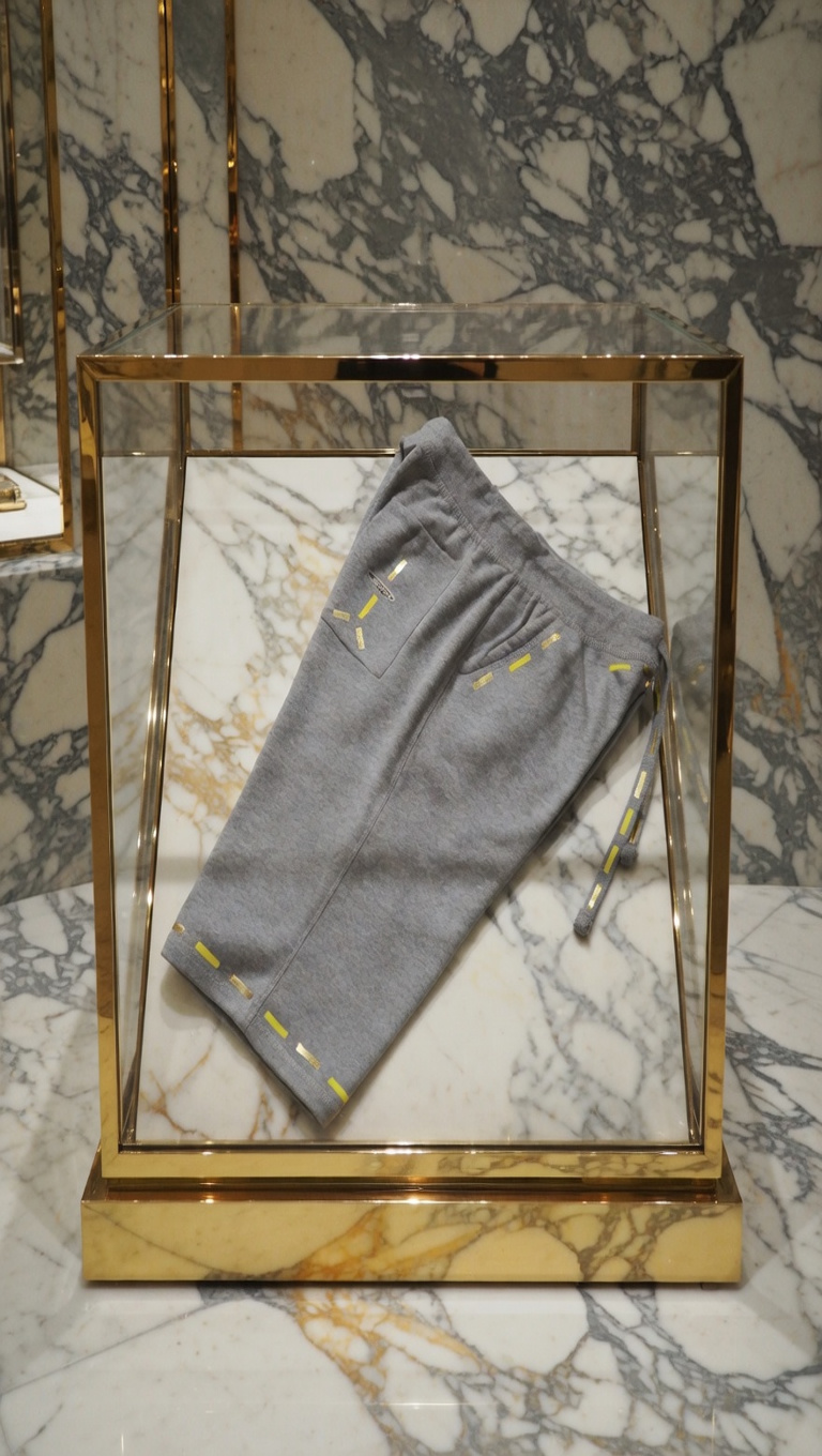 JATINI ONE OF ONE SHORTS. SIZE-XLARGE