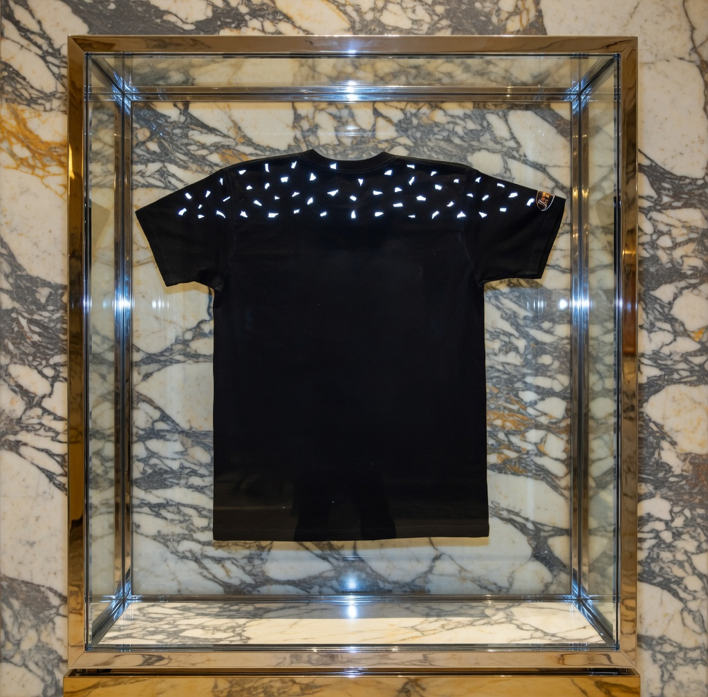 JATINI ONE OF ONE REFLECTIVE TEE. SIZE-SMALL