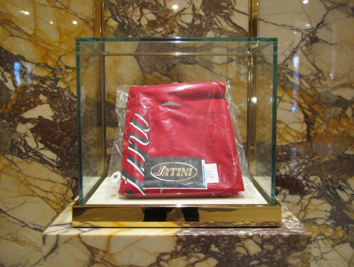 JATINI ONE OF ONE REFLECTIVE TEE. SIZE-MEDIUM