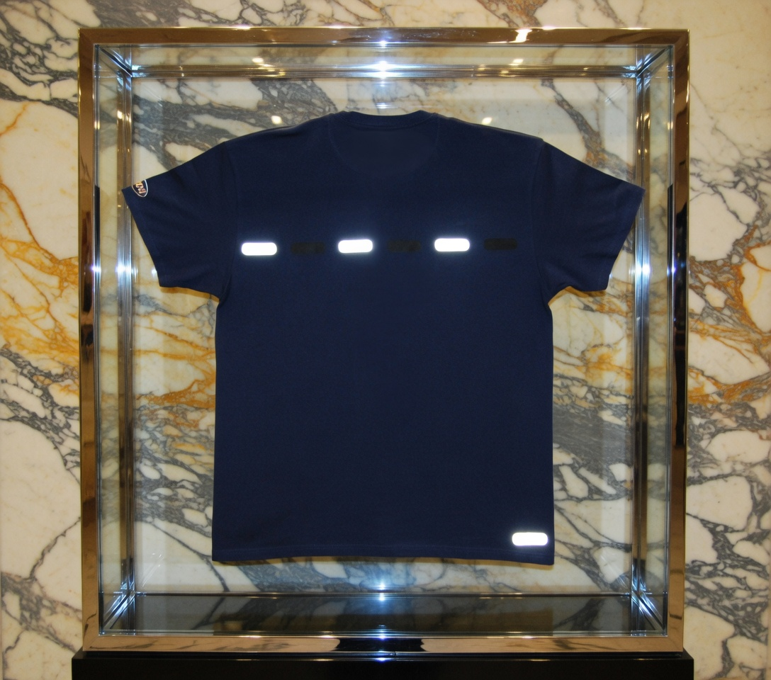 JATINI ONE OF ONE REFLECTIVE TEE. SIZE. 2X-LARGE