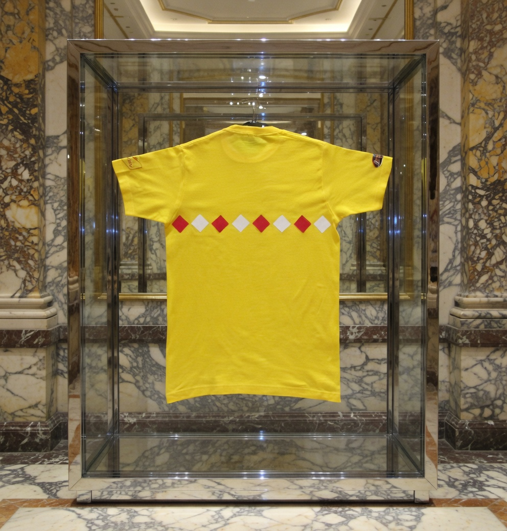 JATINI ONE OF ONE SIGNATURE TEE. SIZE-SMALL
