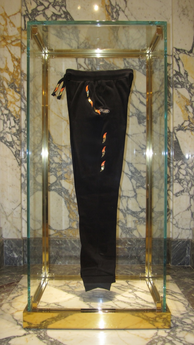 JATINI ONE OF ONE JOGGER PANTS. SIZE-MEDIUM