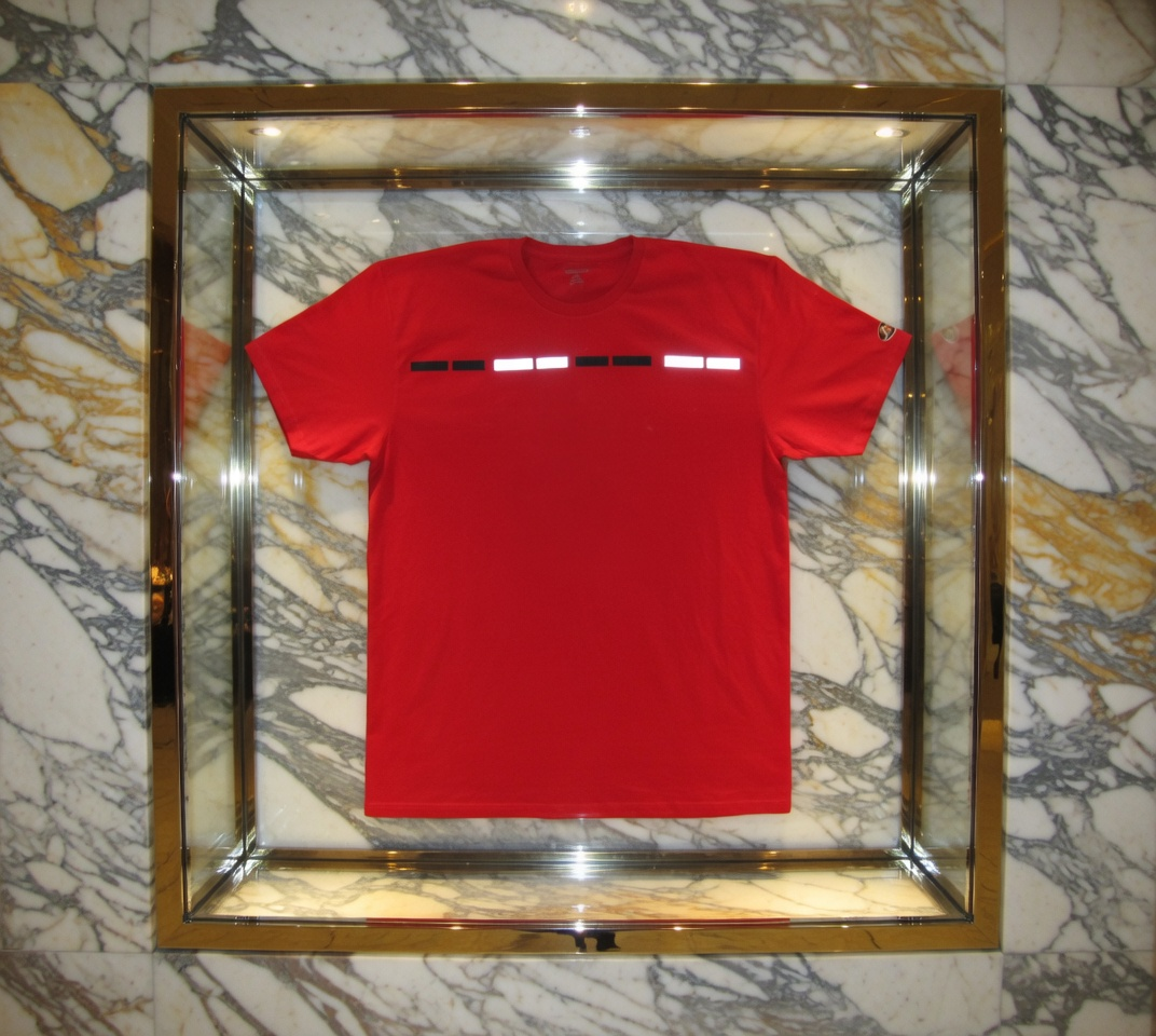 JATINI ONE OF ONE REFLECTIVE TEE. SIZE. 2X-LARGE