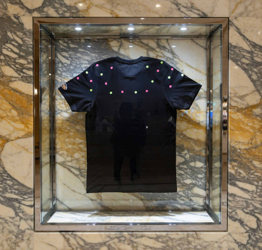 JATINI ONE OF ONE REFLECTIVE TEE. SIZE-LARGE