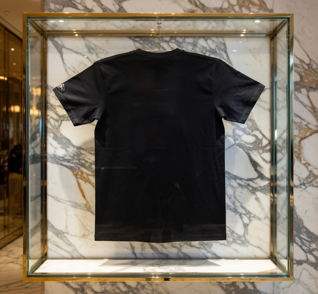 JATINI ONE OF ONE CLASSIC TEE. SIZE-SMALL