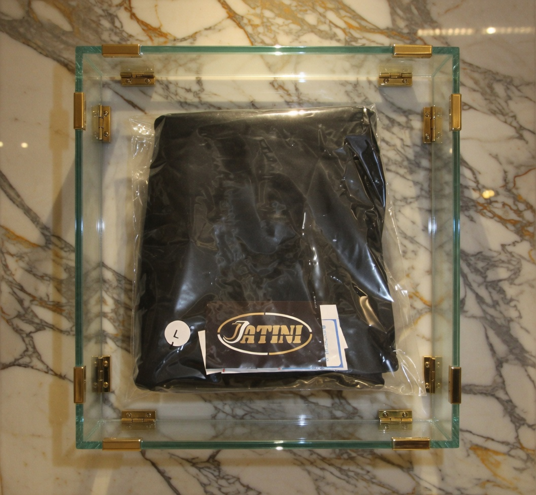 JATINI ONE OF ONE CLASSIC TEE. SIZE-LARGE