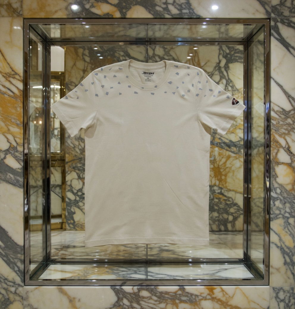 JATINI ONE OF ONE REFLECTIVE TEE. SIZE-MEDIUM