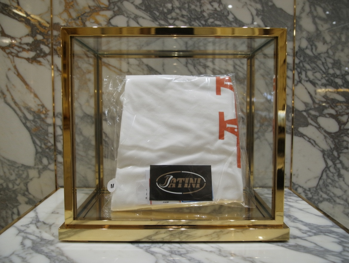 JATINI ONE OF ONE NEW YORK TEE. SIZE-MEDIUM