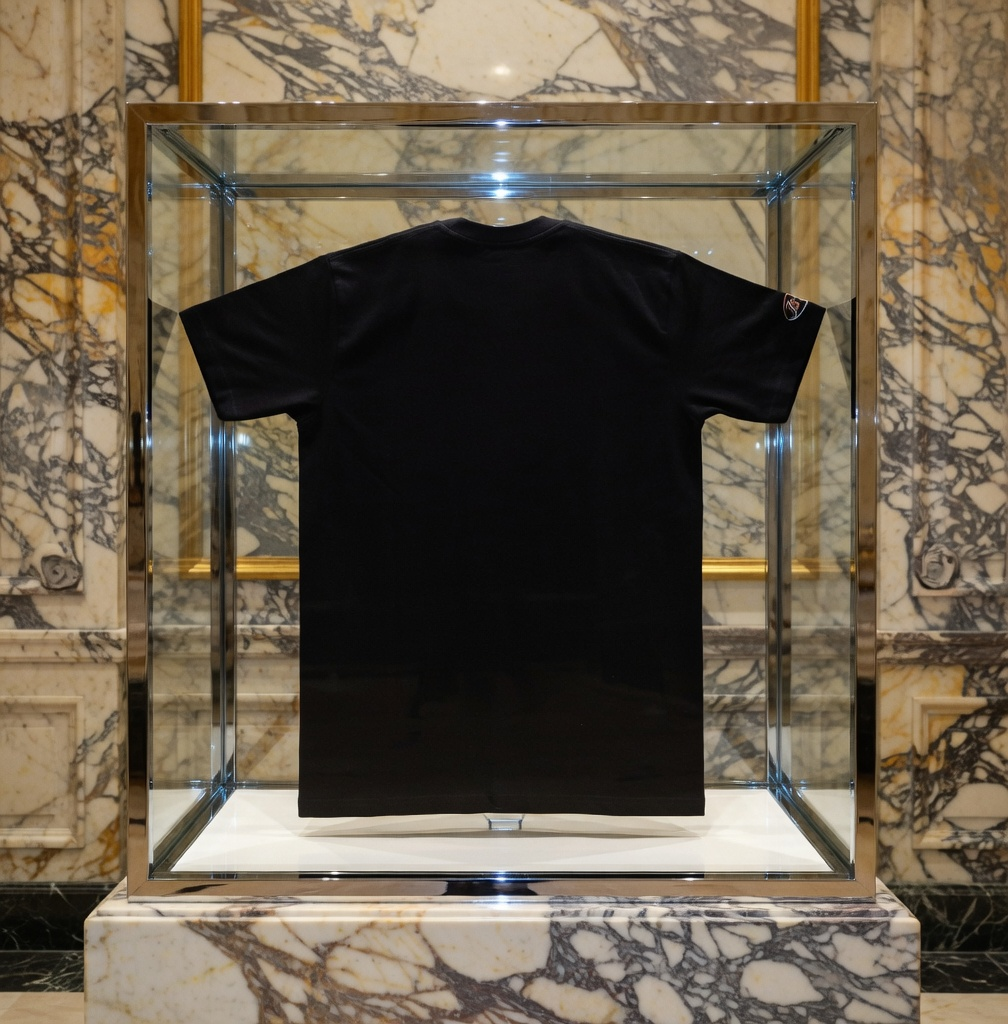 JATINI ONE OF ONE SIGNATURE TEE. SIZE-SMALL