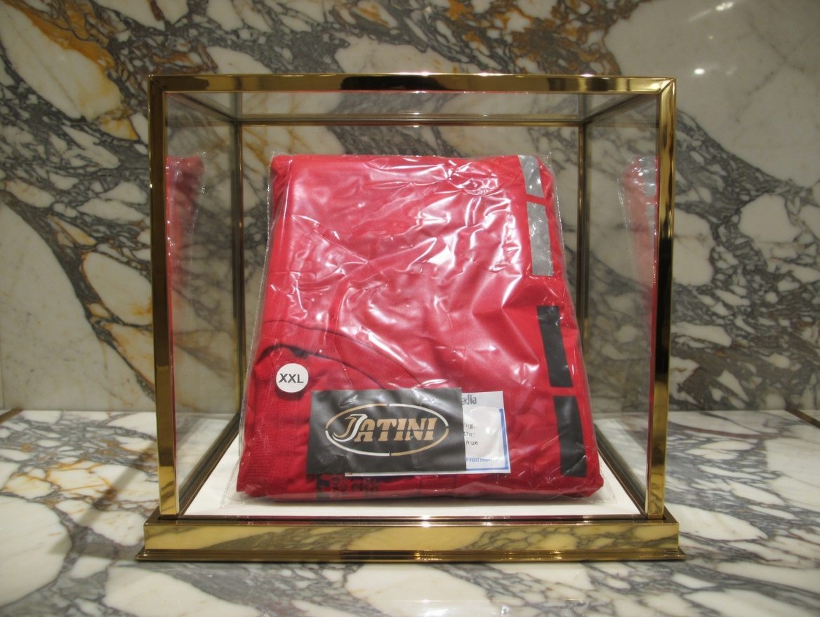 JATINI ONE OF ONE REFLECTIVE TEE. SIZE. 2X-LARGE