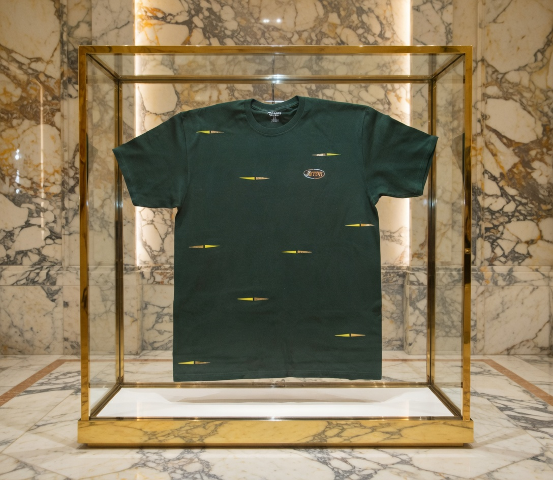 JATINI ONE OF ONE REFLECTIVE TEE. SIZE-XLARGE