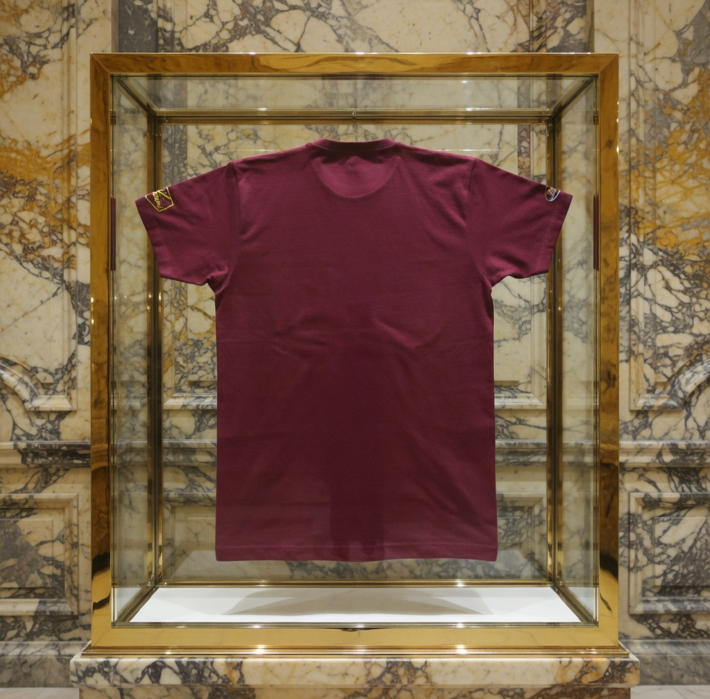 JATINI ONE OF ONE SIGNATURE TEE. SIZE-LARGE