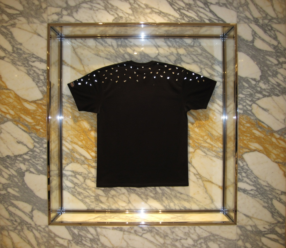 JATINI ONE OF ONE REFLECTIVE TEE. SIZE 2X-LARGE