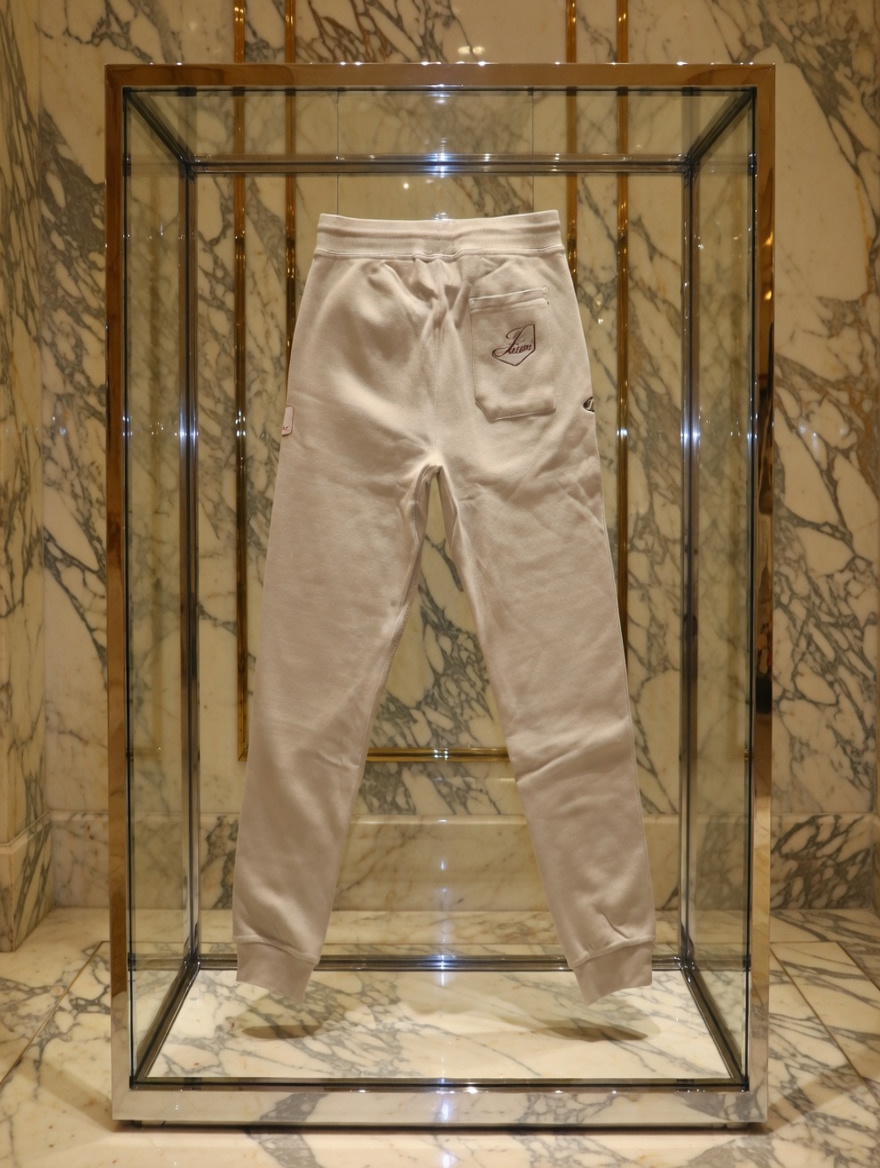 JATINI ONE OF ONE JOGGER PANTS. SIZE-LARGE
