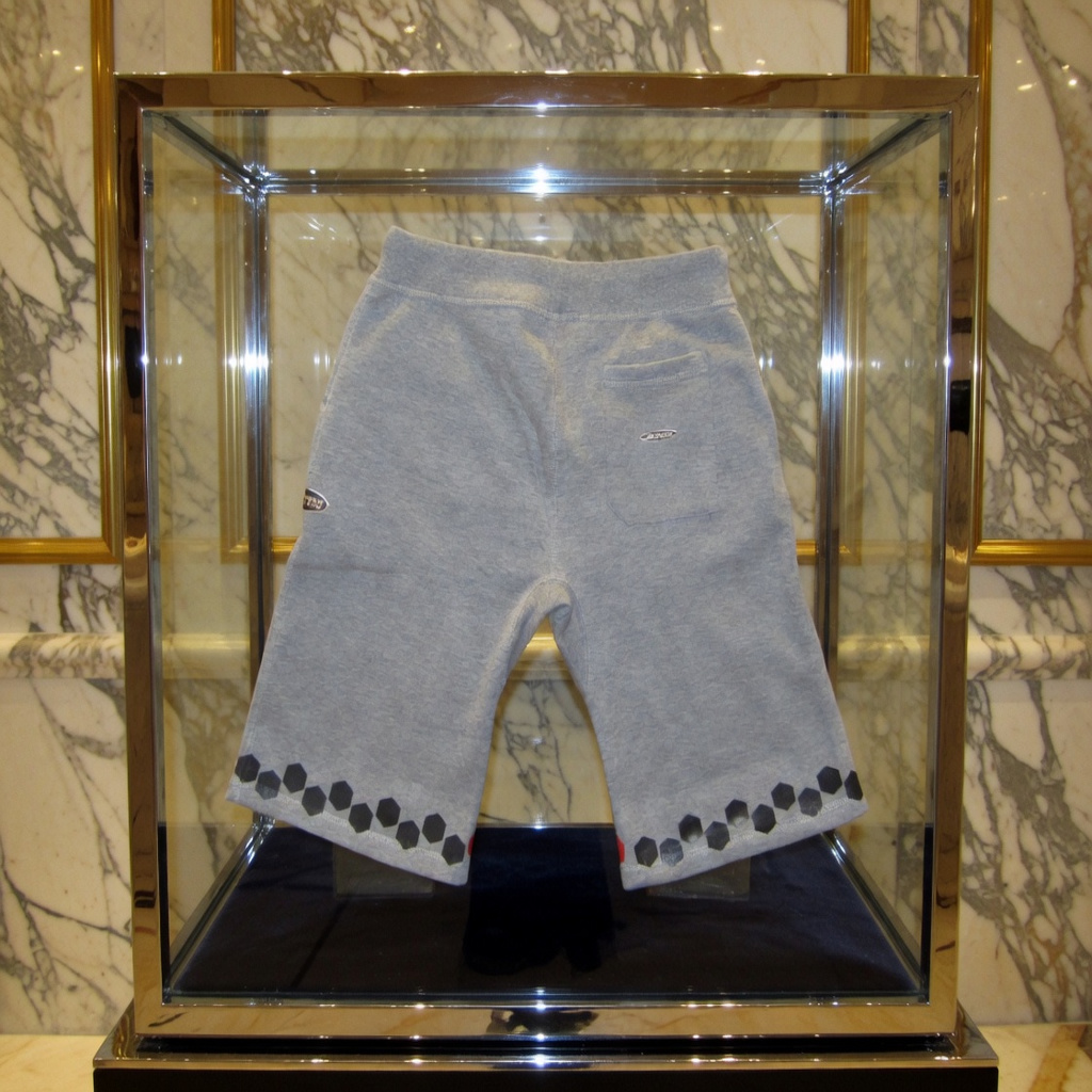 JATINI ONE OF ONE SHORTS. SIZE-LARGE
