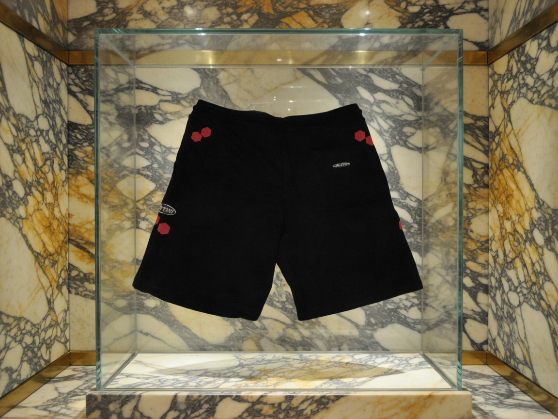 JATINI ONE OF ONE SHORTS. SIZE-LARGE