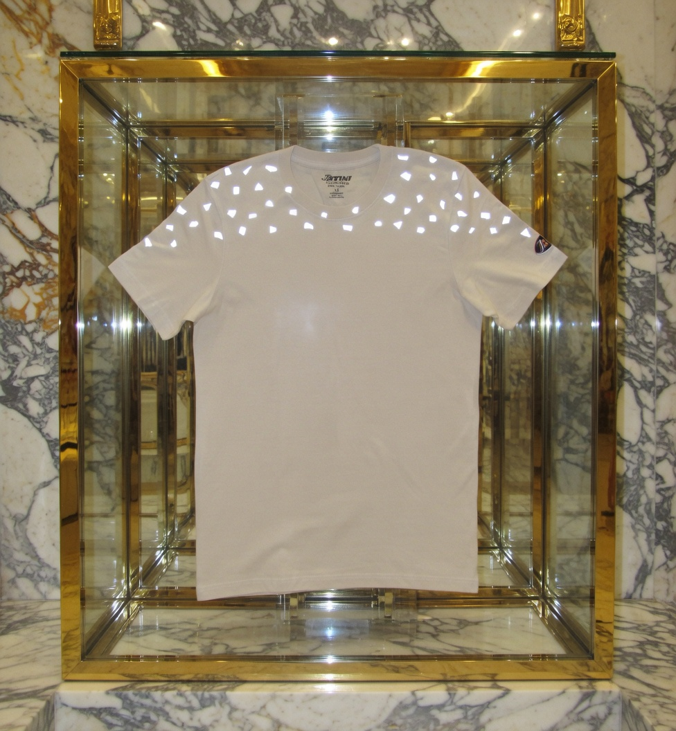 JATINI ONE OF ONE REFLECTIVE TEE. SIZE-MEDIUM