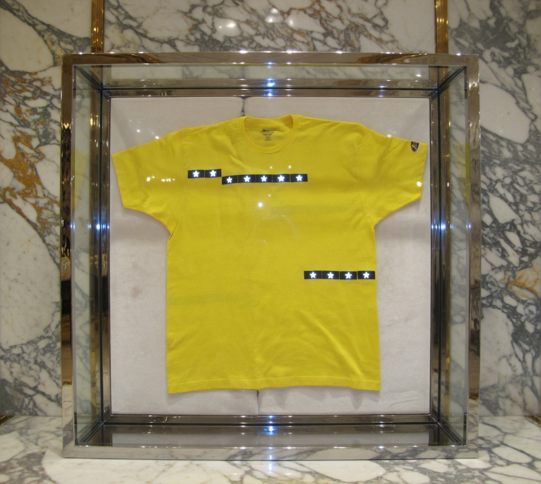 JATINI ONE OF ONE REFLECTIVE TEE. SIZE 2X-LARGE
