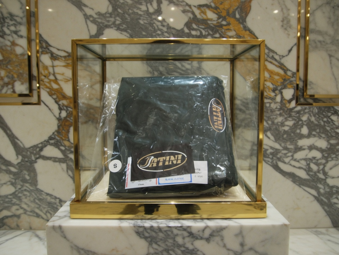 JATINI ONE OF ONE REFLECTIVE TEE. SIZE-SMALL