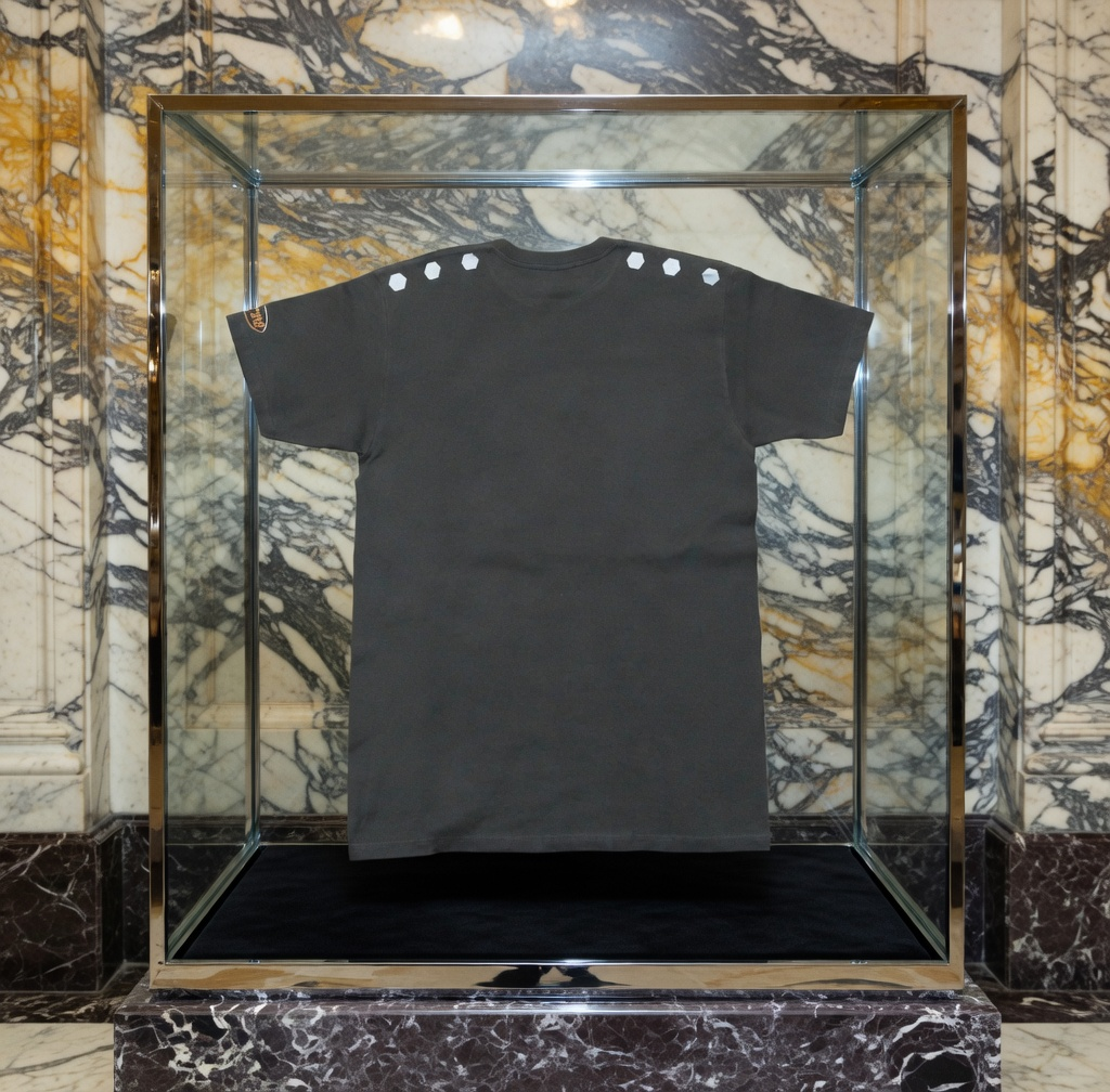 JATINI ONE OF ONE REFLECTIVE TEE. SIZE-MEDIUM