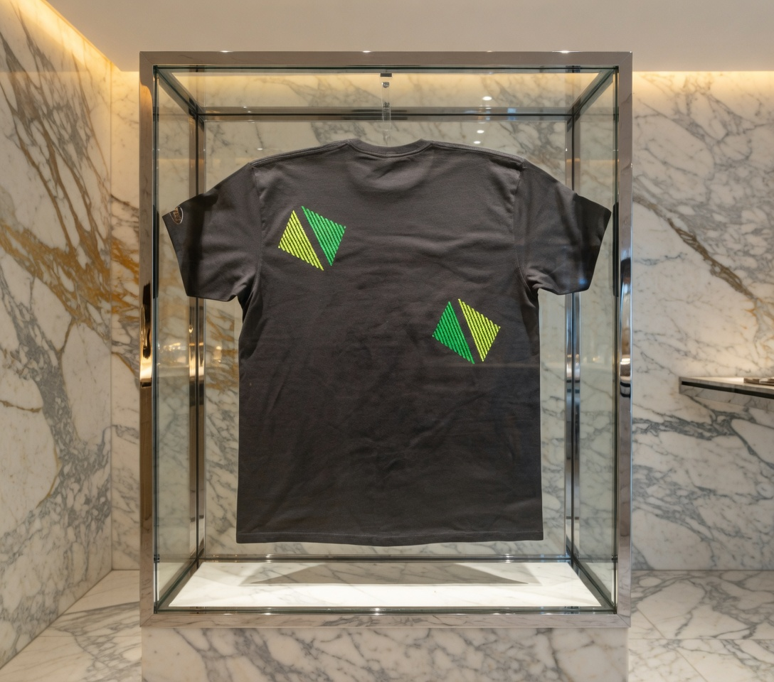 JATINI ONE OF ONE NEON TEE. SIZE 2X-LARGE