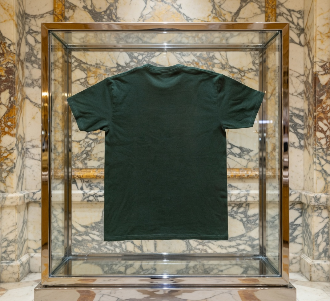 JATINI ONE OF ONE SIGNATURE TEE. SIZE-LARGE