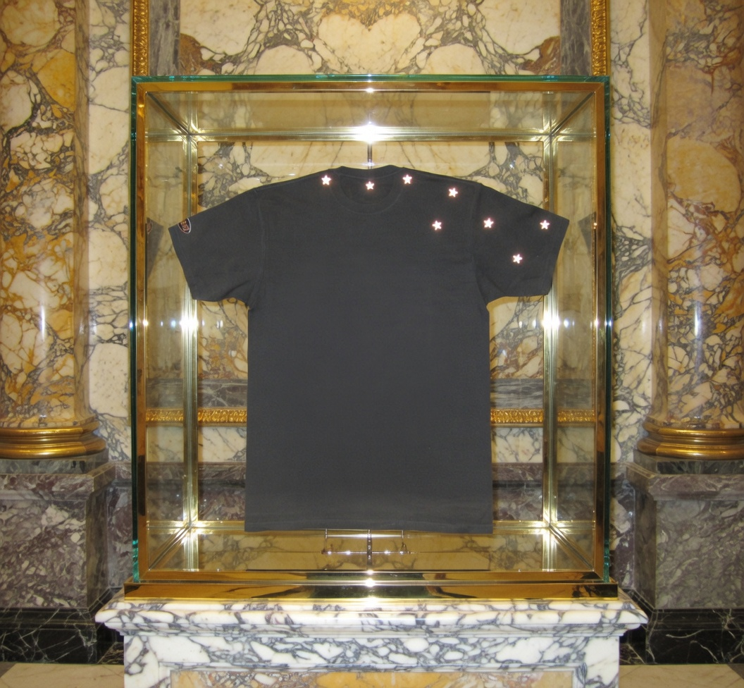JATINI ONE OF ONE REFLECTIVE TEE. SIZE-LARGE