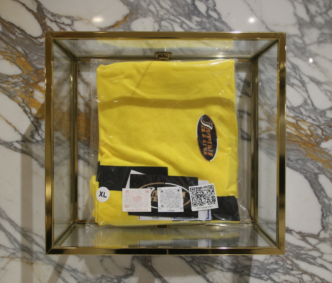 JATINI ONE OF ONE CLASSIC TEE. SIZE X-LARGE