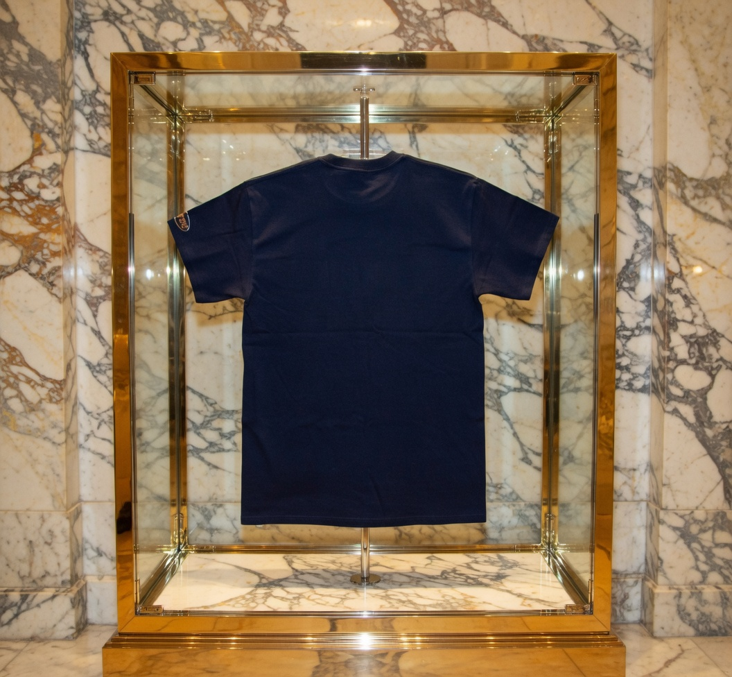 JATINI ONE OF ONE CLASSIC TEE. SIZE-LARGE