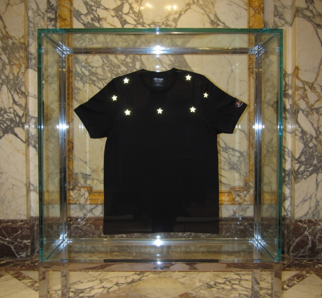 JATINI ONE OF ONE REFLECTIVE TEE. SIZE-LARGE