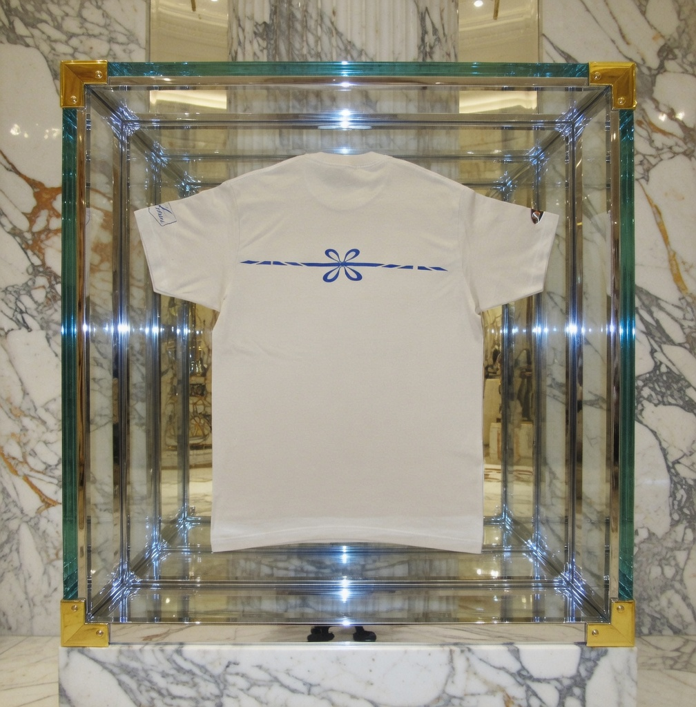 JATINI ONE OF ONE SIGNATURE TEE. SIZE-LARGE