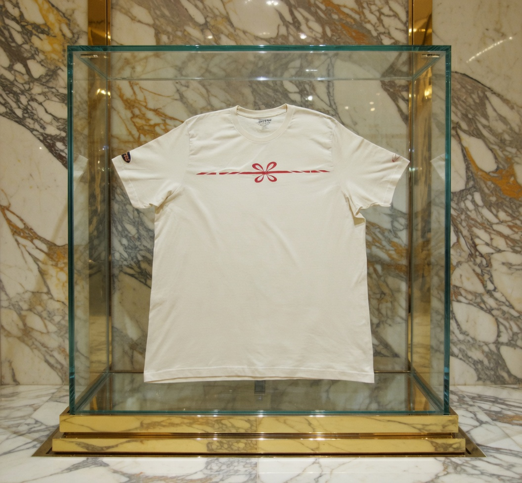 JATINI ONE OF ONE SIGNATURE TEE. SIZE 2X-LARGE