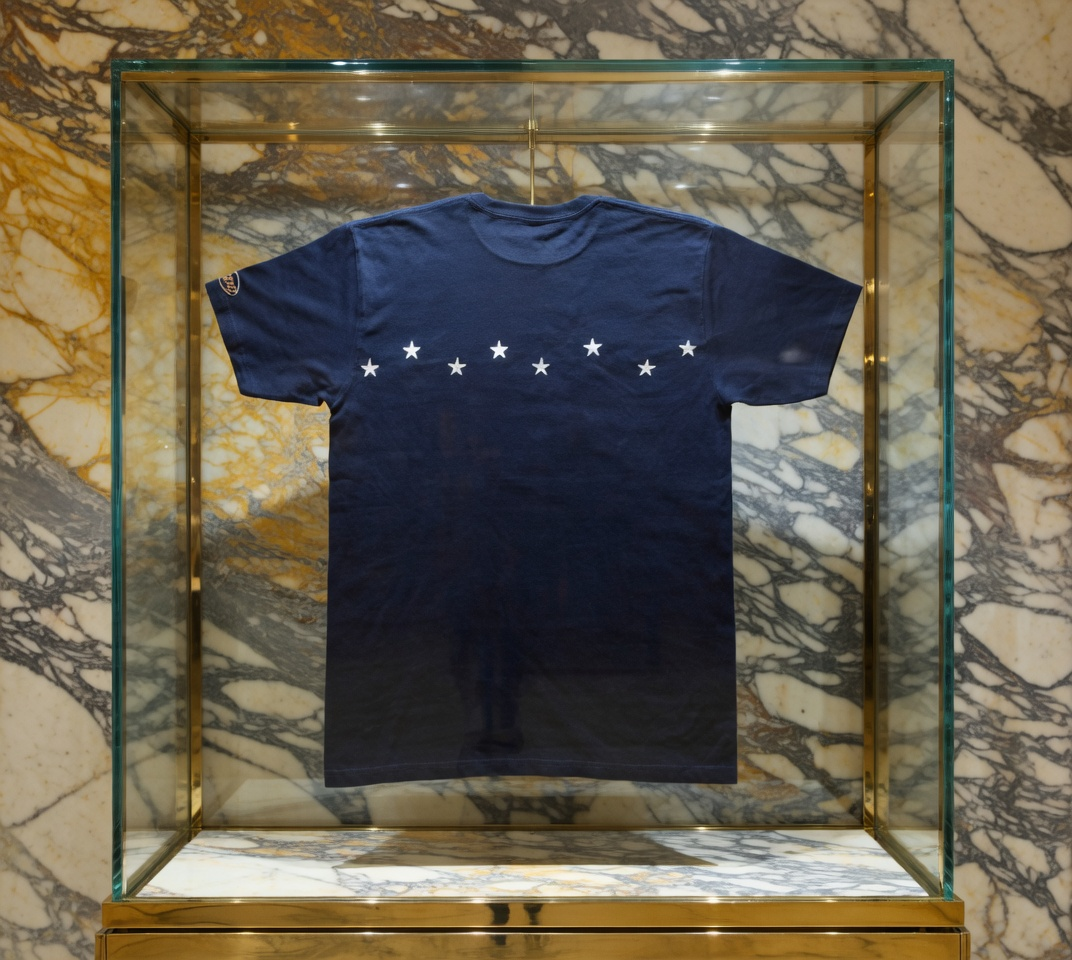 JATINI ONE OF ONE GOLD TEE. SIZE-LARGE