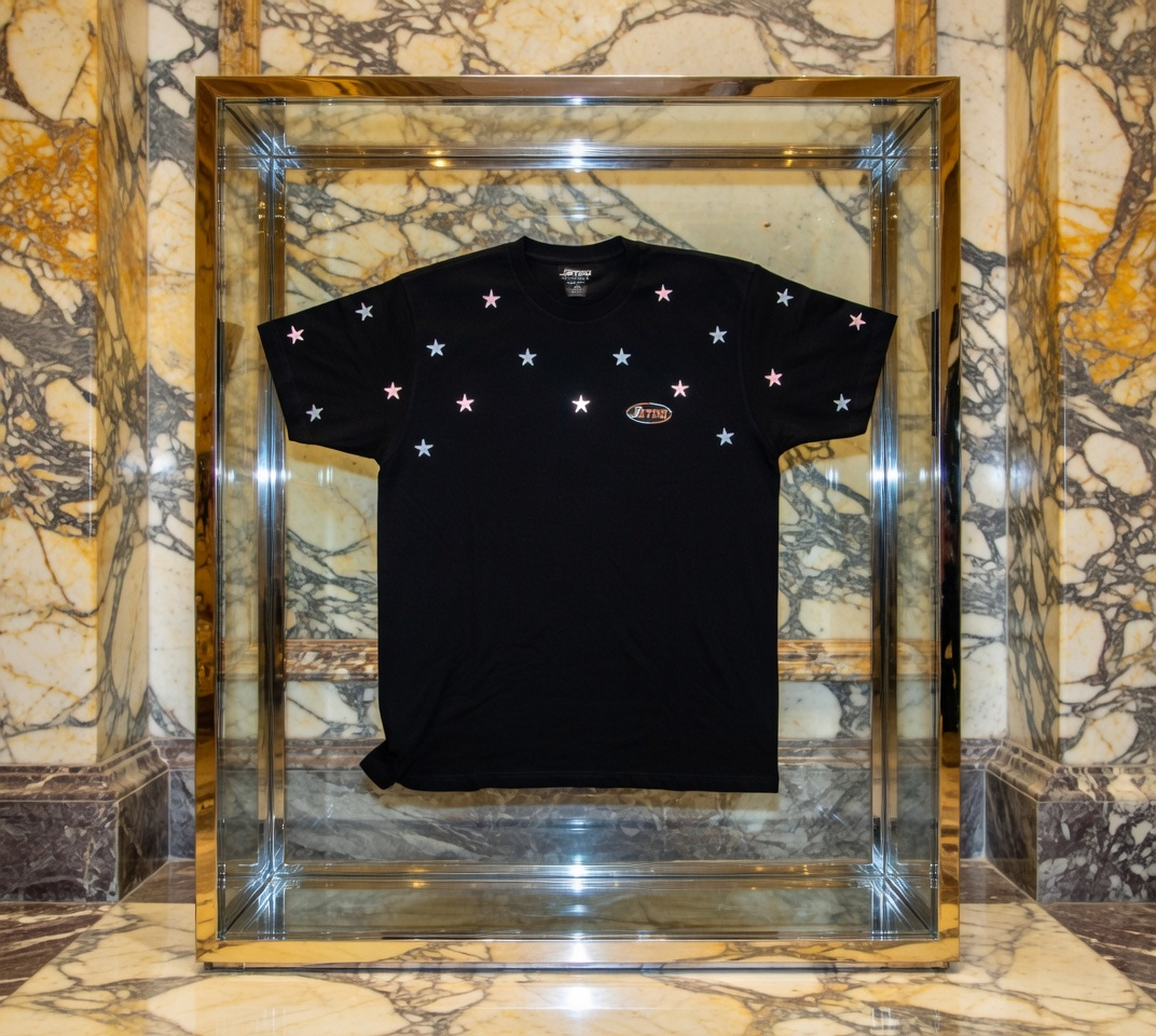 JATINI ONE OF ONE REFLECTIVE TEE. SIZE-XLARGE